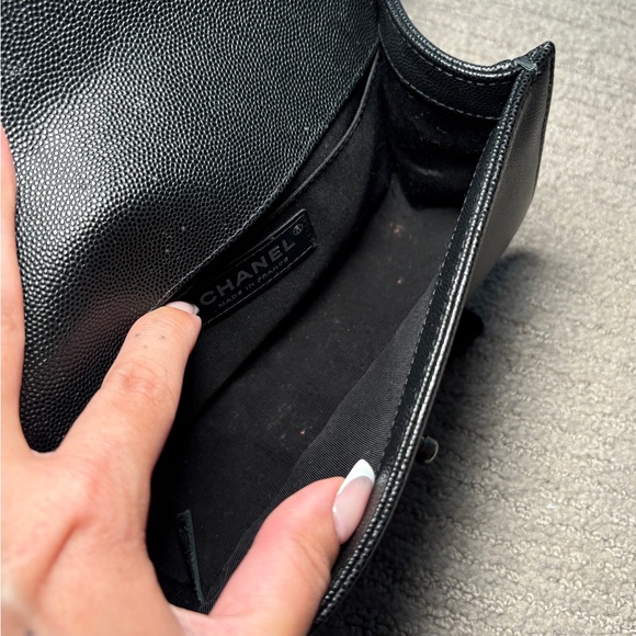 Chanel Small Boy Bag Caviar Leather - Picture 13 of 16